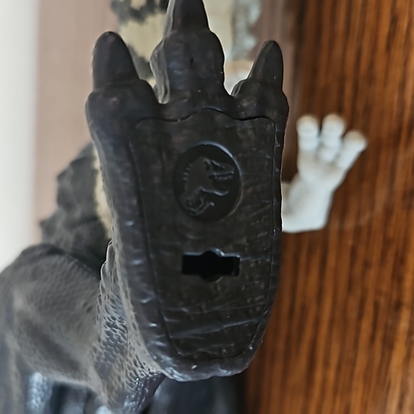 Jurrasic World Dominion Dinosaur Attack and Sound Dinosaur - Picture 8 of 11